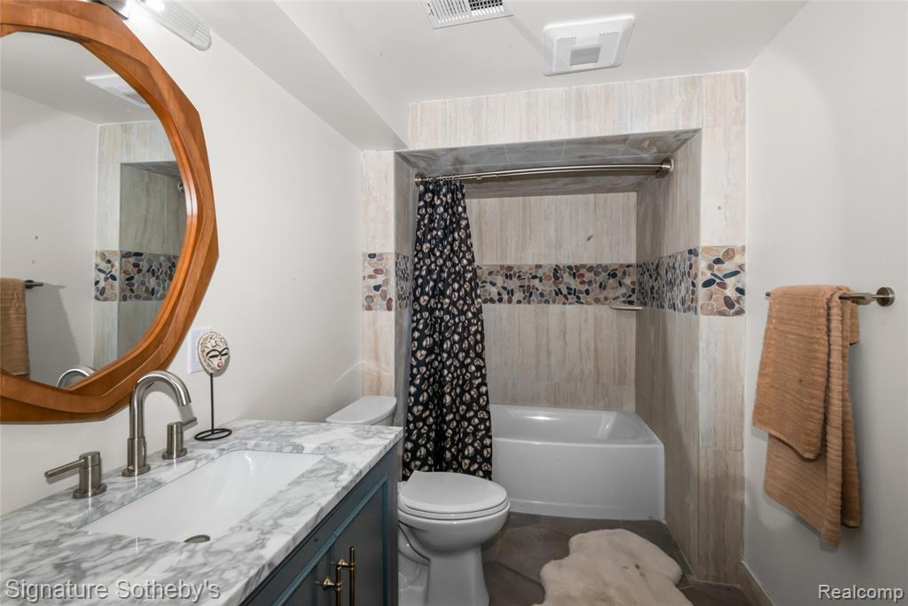 16615 Walcliff Drive, Clinton Twp, MI 48035 — Photo 13