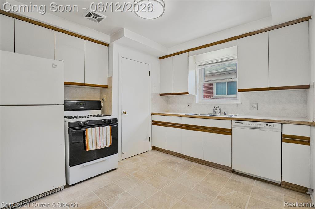 7602 Highview Street, Dearborn Heights, MI 48127 — Photo 17