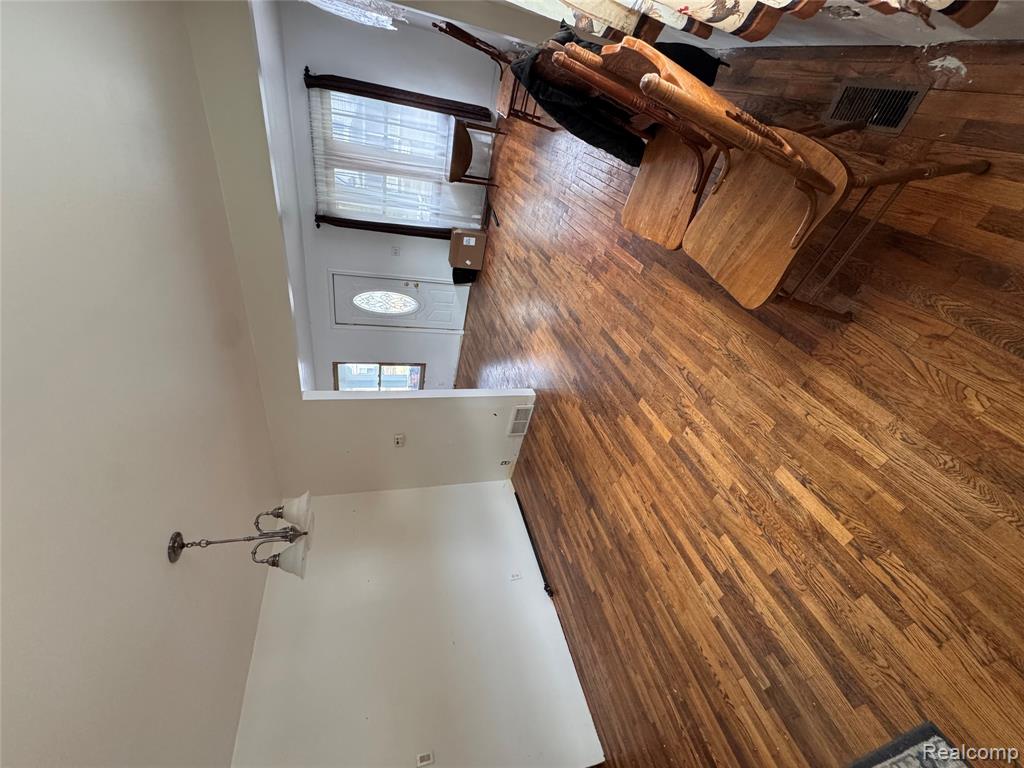 5032 Brady Street, Swartz Creek, MI 48473 — Photo 8