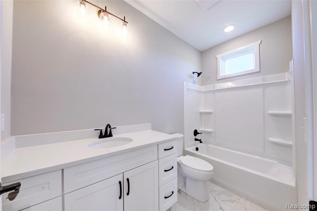 688 Round Rock Drive, Howell, MI 48843 — Photo 11