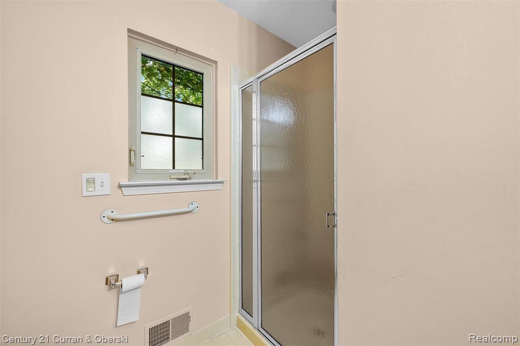 9 Canfield Circle, Dearborn Heights, MI 48127 — Photo 16