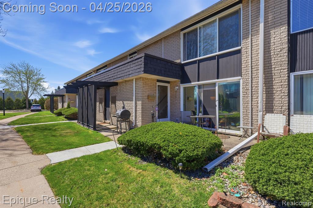8727 Kennedy Circle, 4, Warren, MI 48093 — front exterior