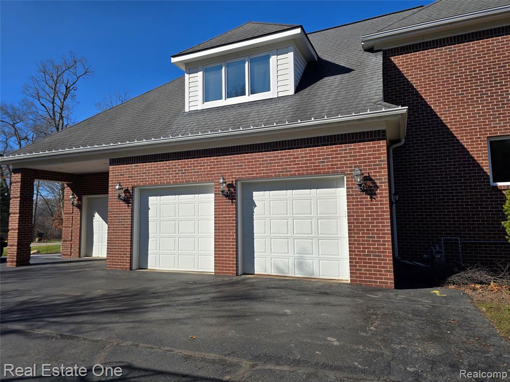 960 Hill Hollow Lane, Milford, MI 48381 — Photo 45