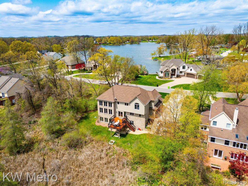 9025 HURON BLUFFS Drive, White Lake, MI — Photo 44