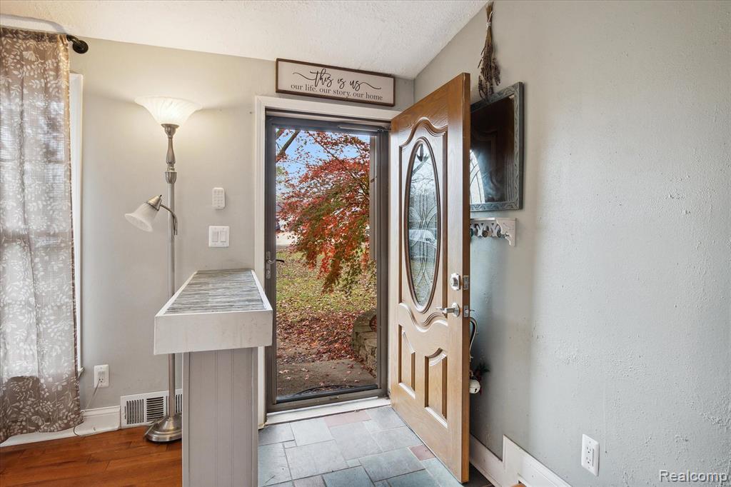 8537 Moms Drive, Belleville, MI 48111 — Photo 5