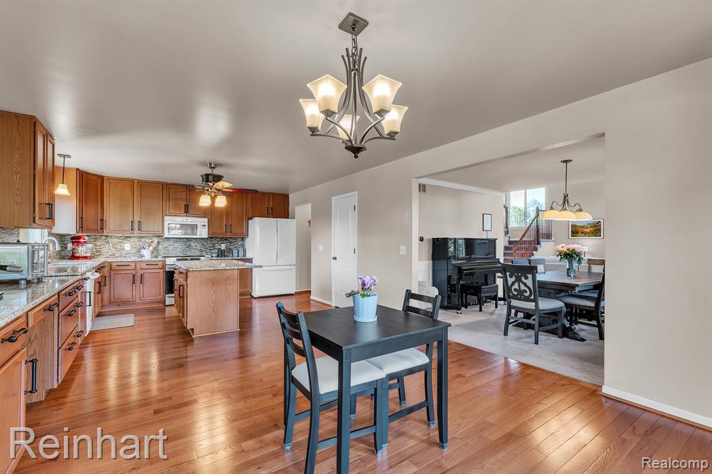 25340 VILLAGEWOOD, South Lyon, MI 48178 — Photo 9