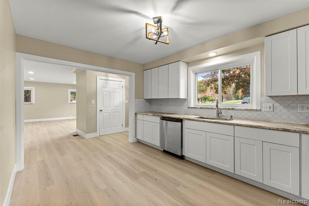 633 S Pontiac Trail, Walled Lake, MI 48390 — Photo 18