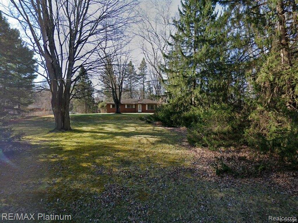 9466 Hyne Road, Brighton, MI 48114