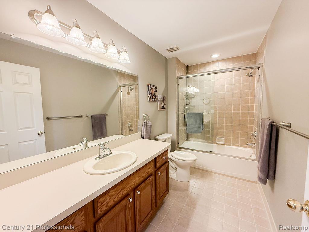 767 E Bluff Court, Rochester Hills, MI 48307 — Photo 36