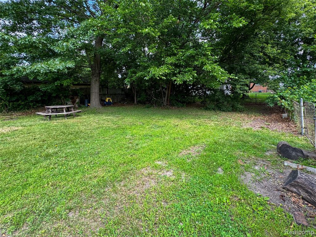 921 Venoy, Garden City, MI — Photo 22