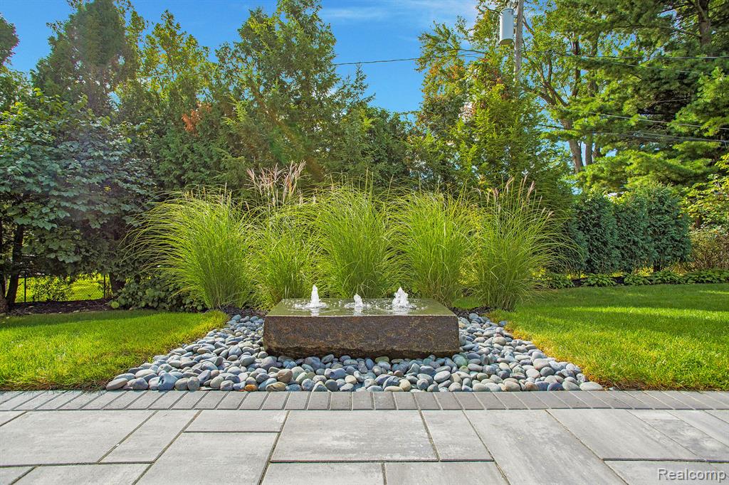 80 MAYWOOD Avenue, Bloomfield Hills, MI 48304 — Photo 36
