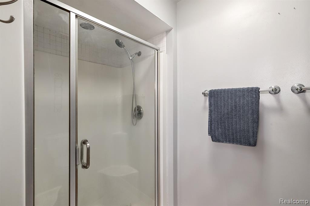 10161 LONGFORD Drive, South Lyon, MI 48178 — Photo 12