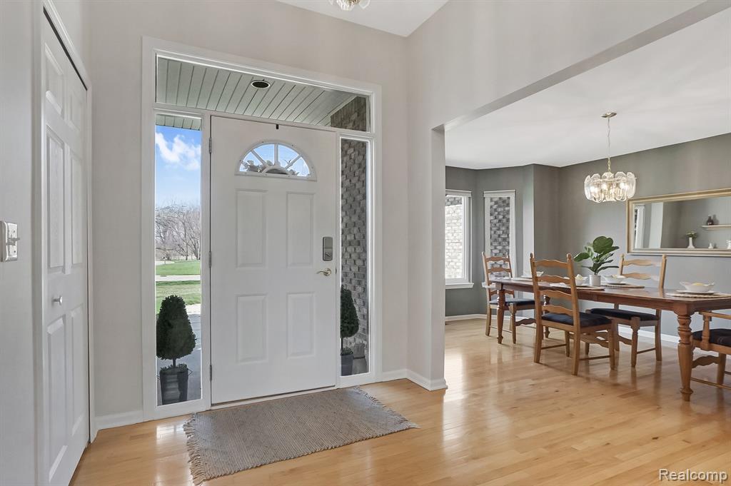 21191 GREENBRIAR Lane, South Lyon, MI 48178 — Photo 5