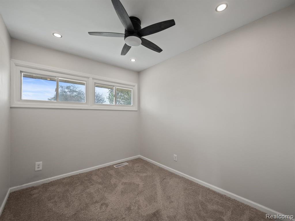 558 S 24TH Street, Saginaw, MI 48601 — Photo 18