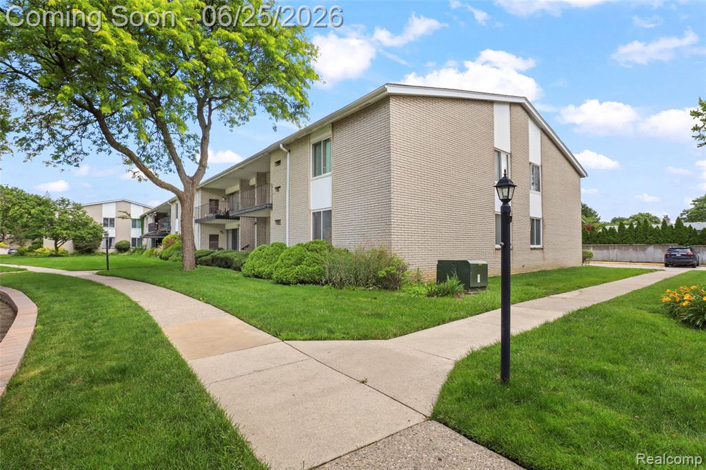 8577 Kennedy Circle, Warren, MI 48093 — Photo 6