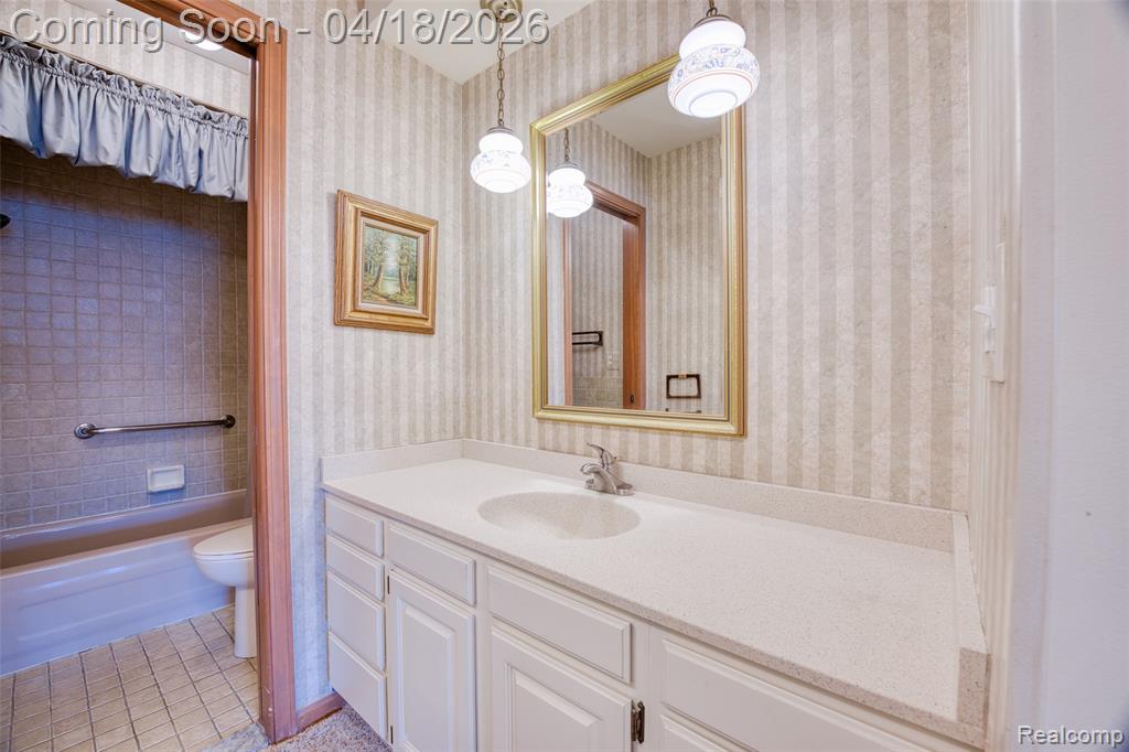 35631 Heritage Lane, Farmington, MI 48335 — Photo 22