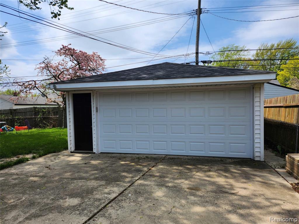 24593 Rosalind Avenue, Eastpointe, MI 48021 — Photo 4