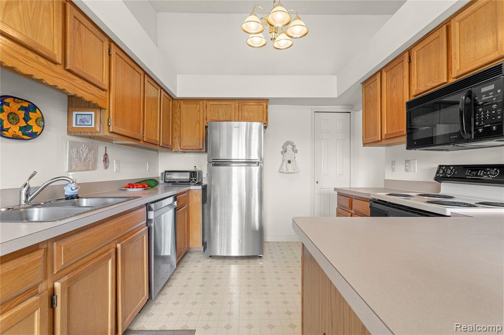 1919 Pebble Creek Drive, Canton, MI 48188 — Photo 17
