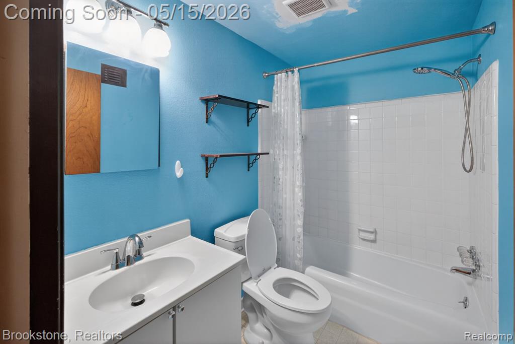 37643 Charter Oaks Boulevard, Clinton Twp, MI 48036 — Photo 19