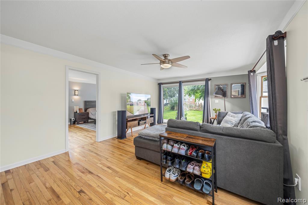 9939 Deering Street, Livonia, MI 48150 — Photo 18