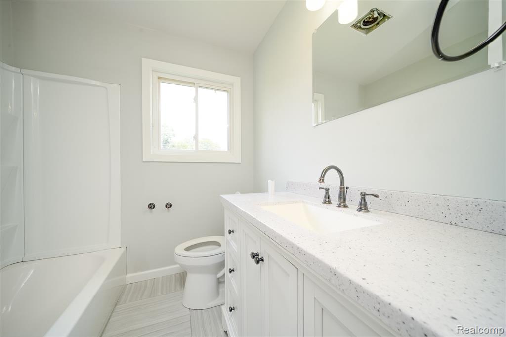 6448 Hunter Court, Westland, MI — Photo 9