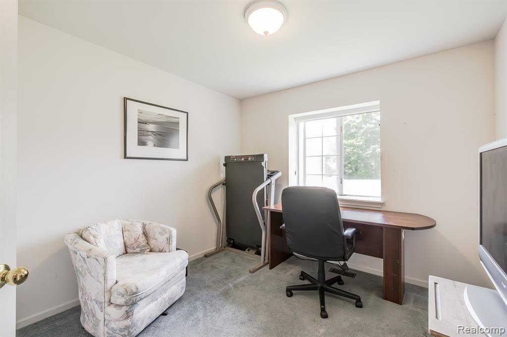 4304 W Pointe Drive, Waterford, MI 48329 — Photo 22