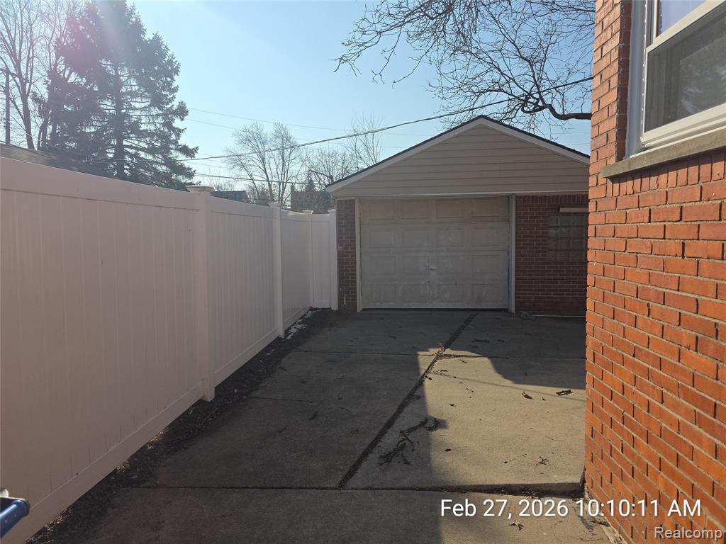 25695 Orchard Drive, Dearborn Heights, MI 48125 — Photo 21