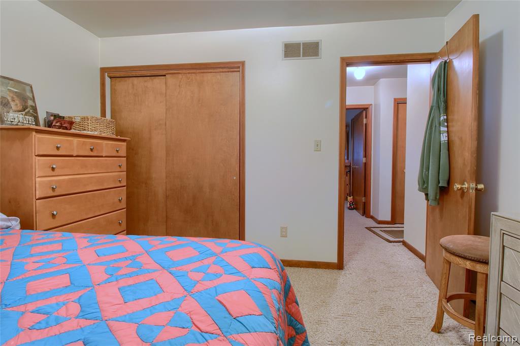 600 Oakville Waltz Road N, New Boston, MI 48164 — Photo 31