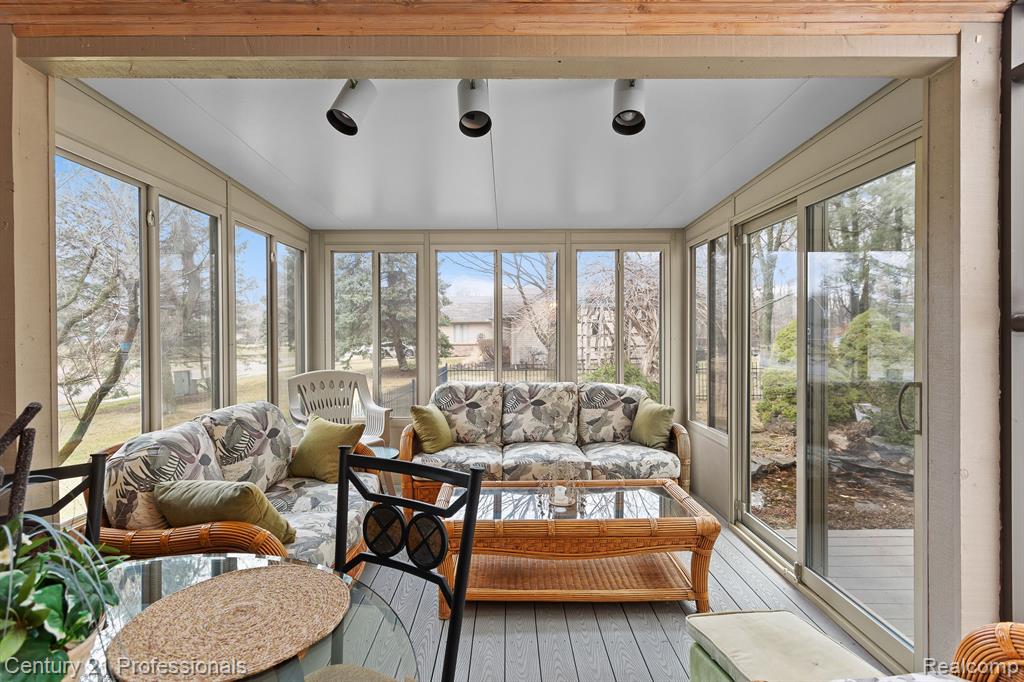 7594 Woodside Place, Waterford, MI 48327 — Photo 14