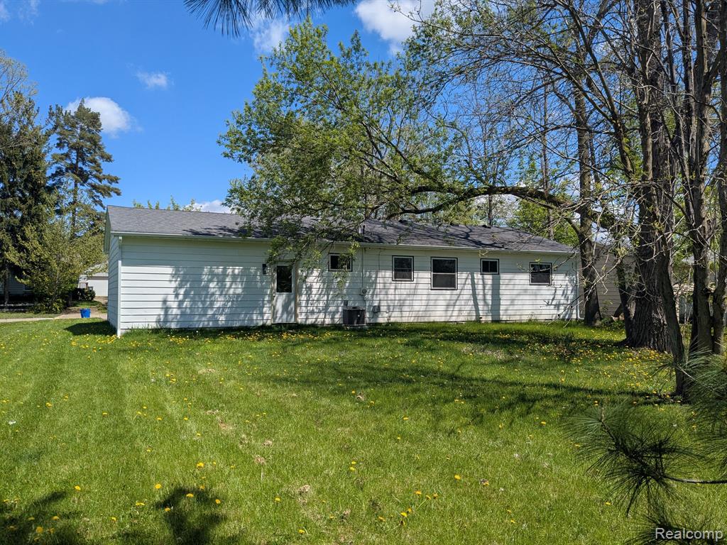 631 S ELM Street, Lapeer, MI 48446 — Photo 12