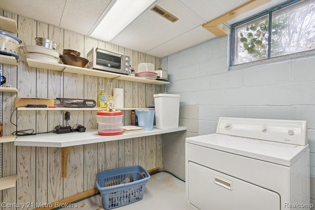 4466 S Center Road, Burton, MI 48519 — Photo 38