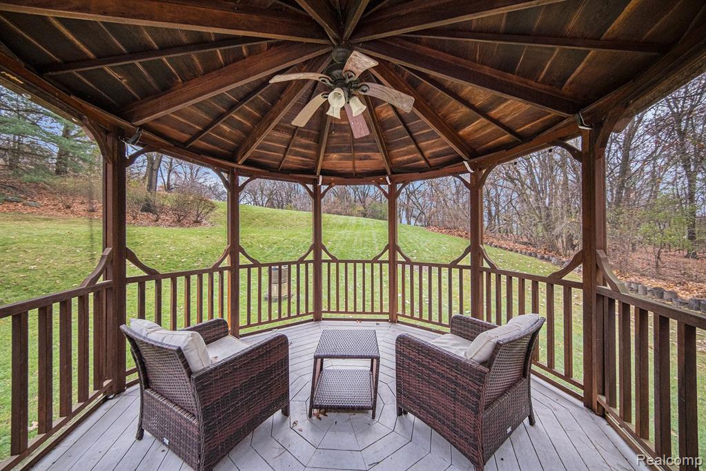 695 HERITAGE Drive, Milford, MI 48381 — Photo 36