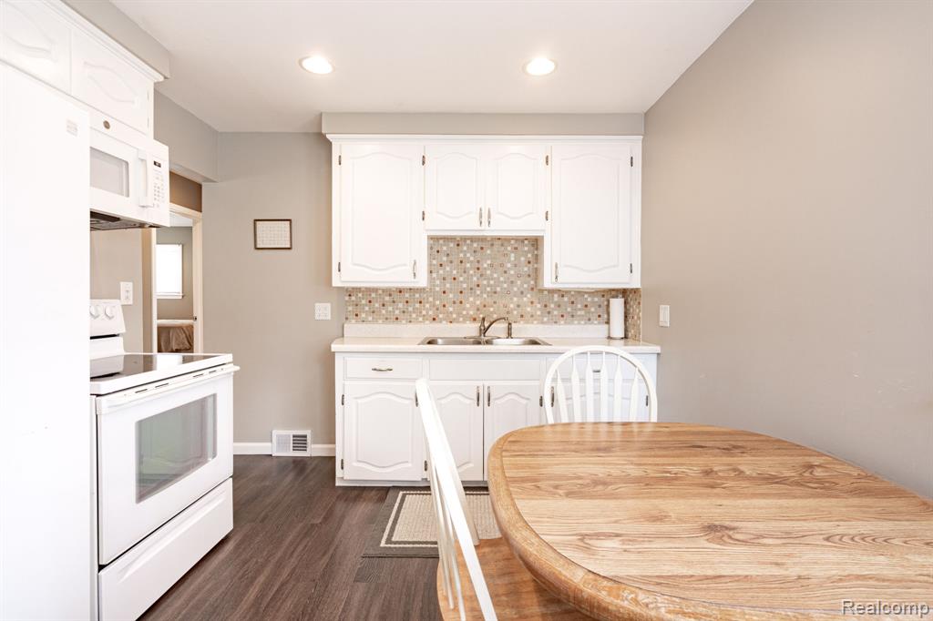 6905 Lathers Street, Garden City, MI — Photo 12