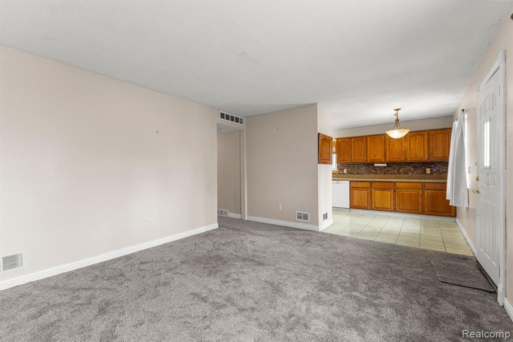 4928 RAYMOND Avenue, Dearborn Heights, MI 48125 — Photo 8