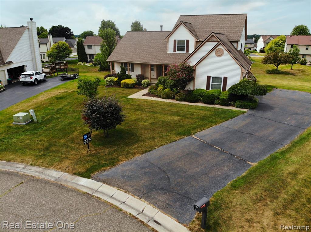 2092 Westview Court, Orion, MI — Photo 2