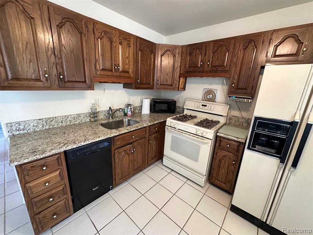 624 RIVERBANK Street, Lincoln Park, MI 48146 — Photo 7