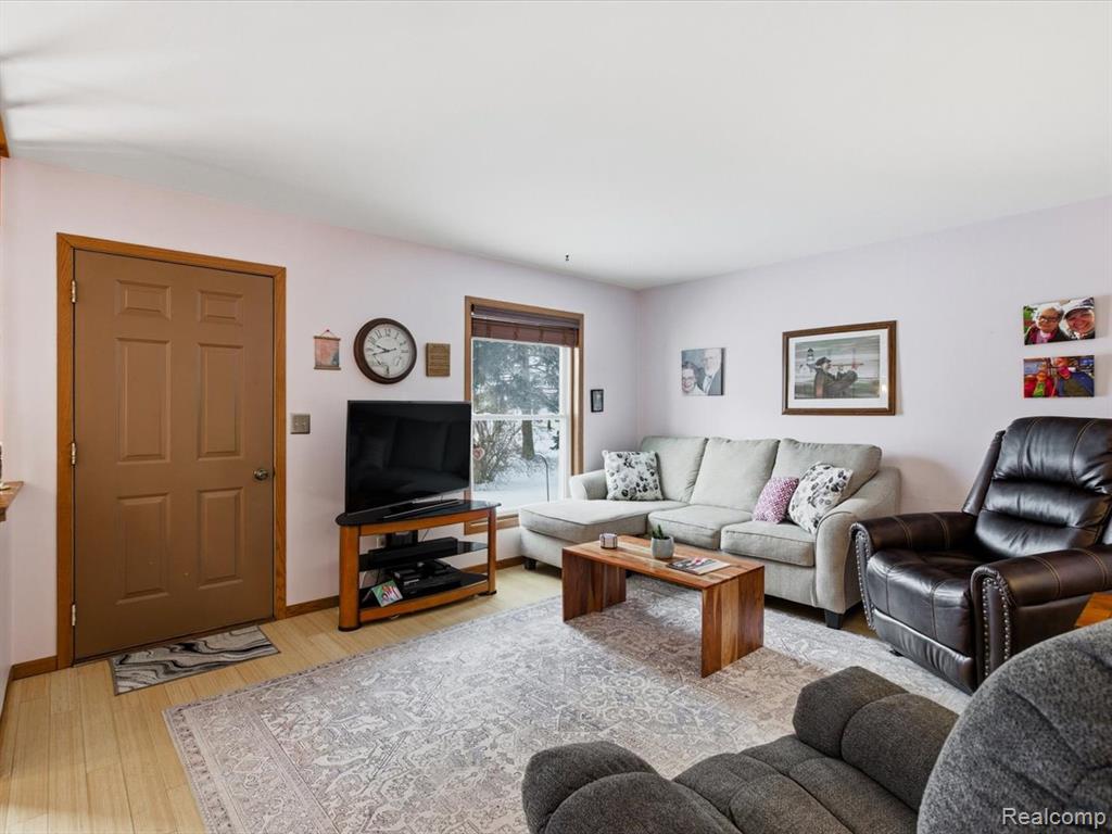 4008 Keewahdin, Fort Gratiot, MI 48059 — Photo 5