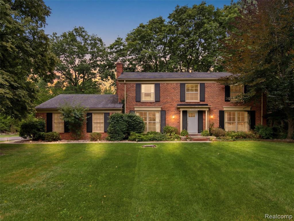 4367 Yorktown Drive, West Bloomfield, MI 48323 — front exterior