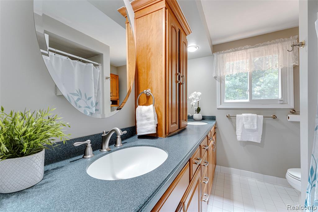 44827 Leslie Lane, Canton, MI 48187 — Photo 29