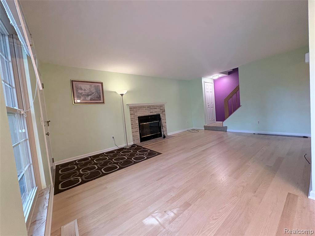 7595 Woodview Drive, Waterford, MI 48327 — Photo 2