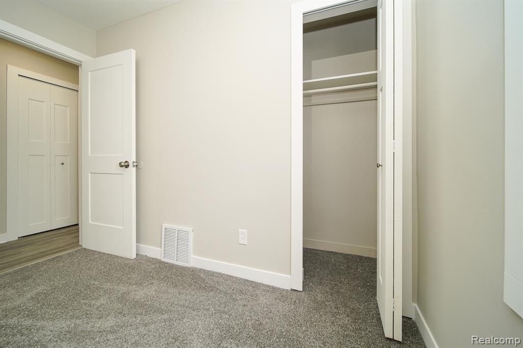 19348 Woodcrest Street, Harper Woods, MI 48225 — Photo 32