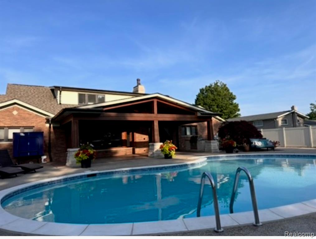 23750 E River Road, Grosse Ile, MI, 48138