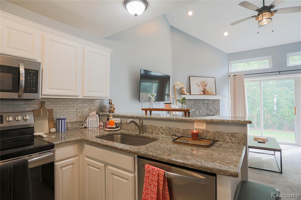 50578 Woodbury Drive, New Baltimore, MI 48047 — Photo 6