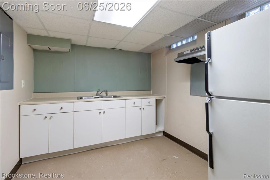 24210 Beverly Street, Oak Park, MI 48237 — Photo 17