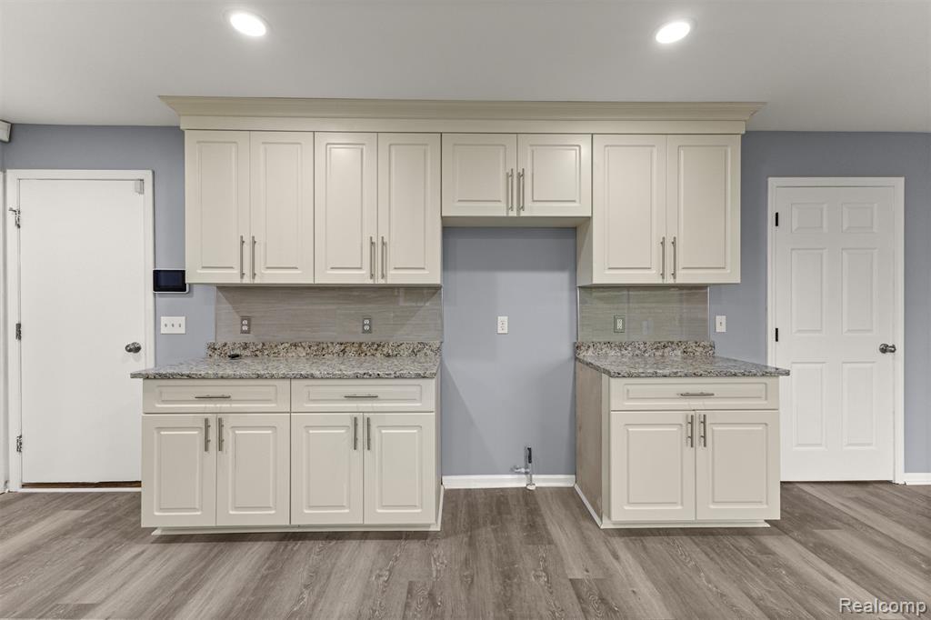 10913 Edlie Circle, Dearborn Heights, MI 48214 — Photo 14