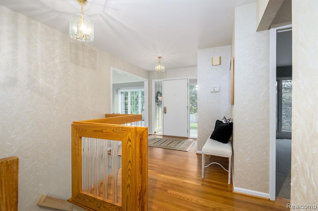 2462 HICKORY GLEN Drive, Bloomfield Hills, MI 48304 — Photo 14
