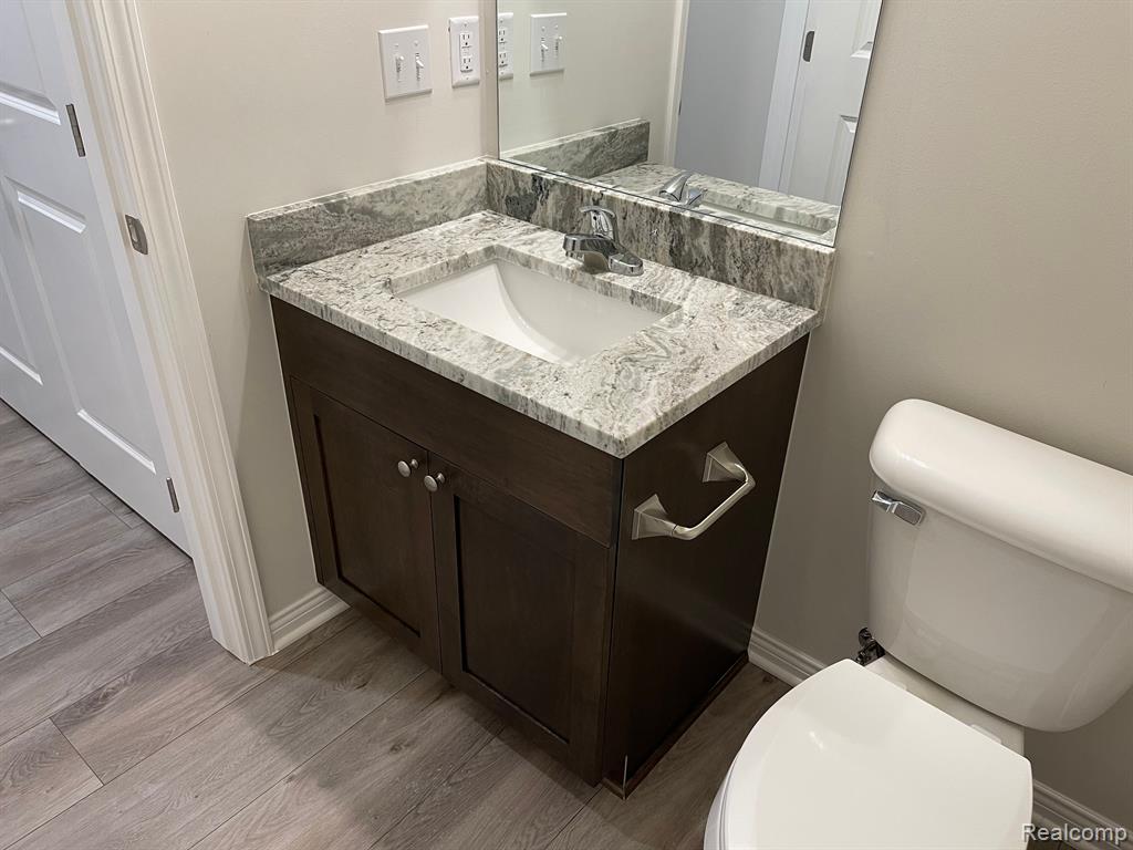 4156 SECLUDED PINES DR, Sterling Heights, MI 48314 — Photo 17