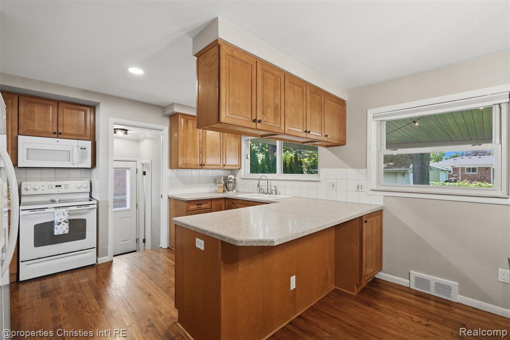 9001 Perrin Street, Livonia, MI 48150 — Photo 9