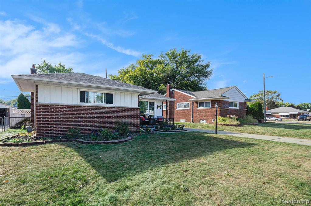 8725 LOCHDALE Street, Dearborn Heights, MI 48127 — Photo 4