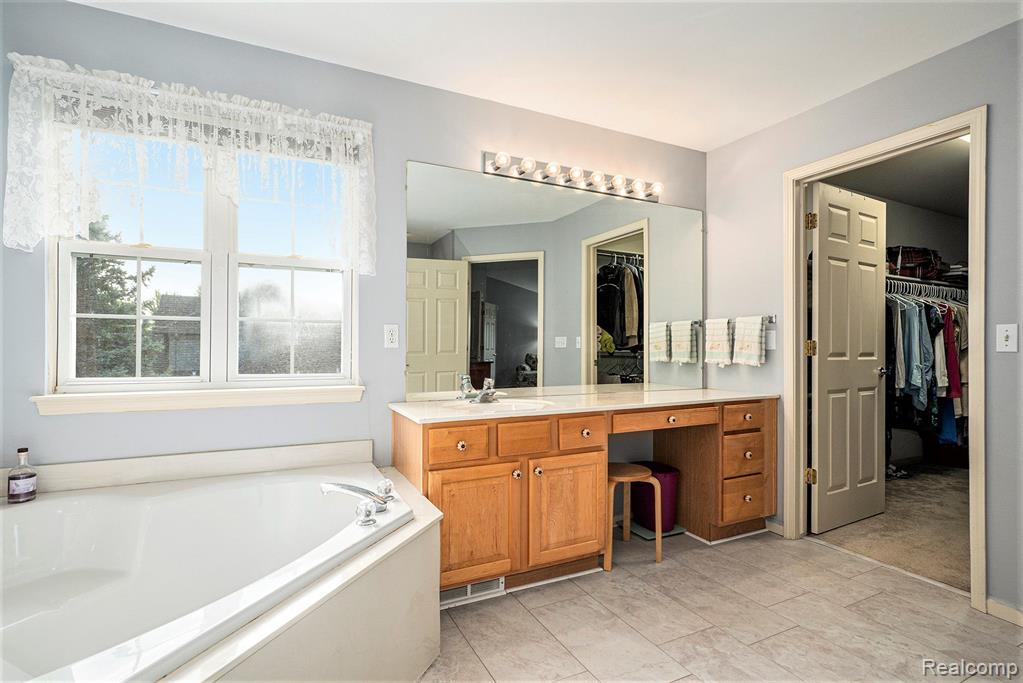 6162 MCCANDLISH Road, Grand Blanc, MI 48439 — Photo 18